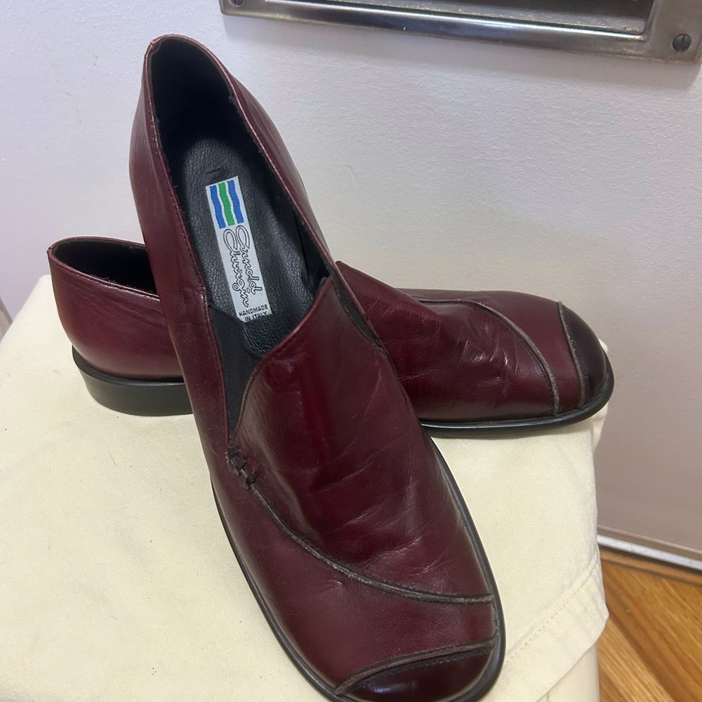 Arnold Churgins brown/burgandy leather flats. Size 40